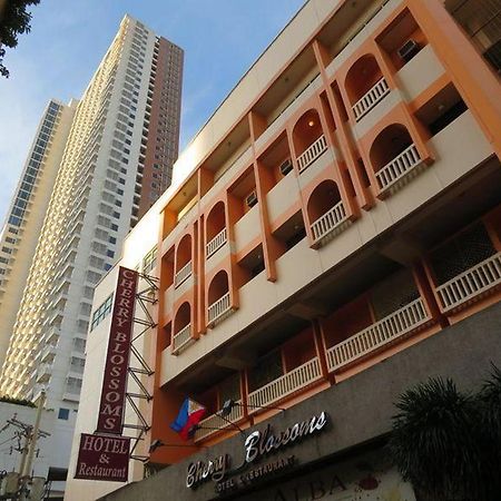 Cherry Blossoms Hotel Манила Экстерьер фото