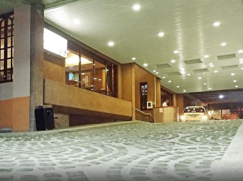 Cherry Blossoms Hotel Манила Экстерьер фото