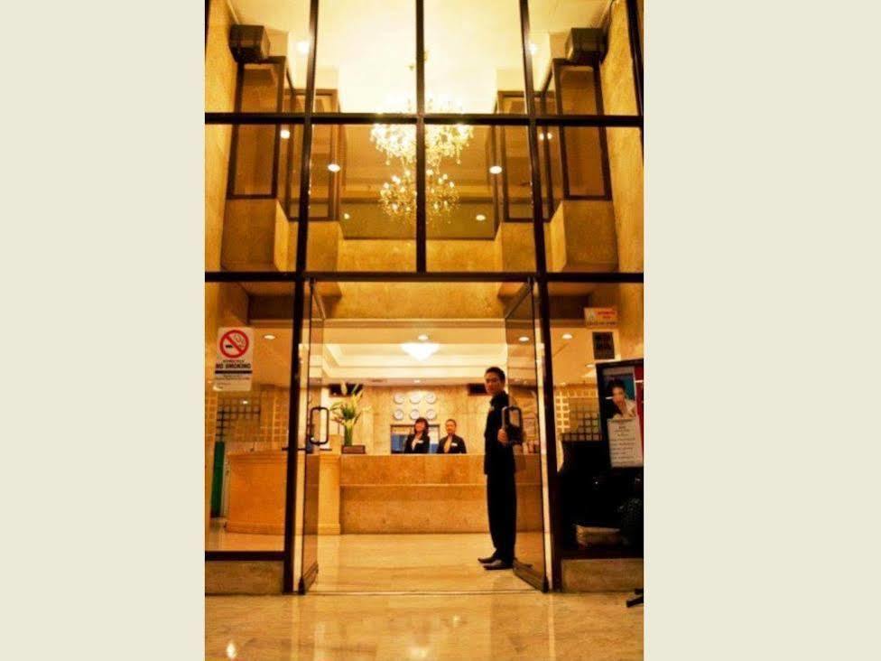 Cherry Blossoms Hotel Манила Экстерьер фото