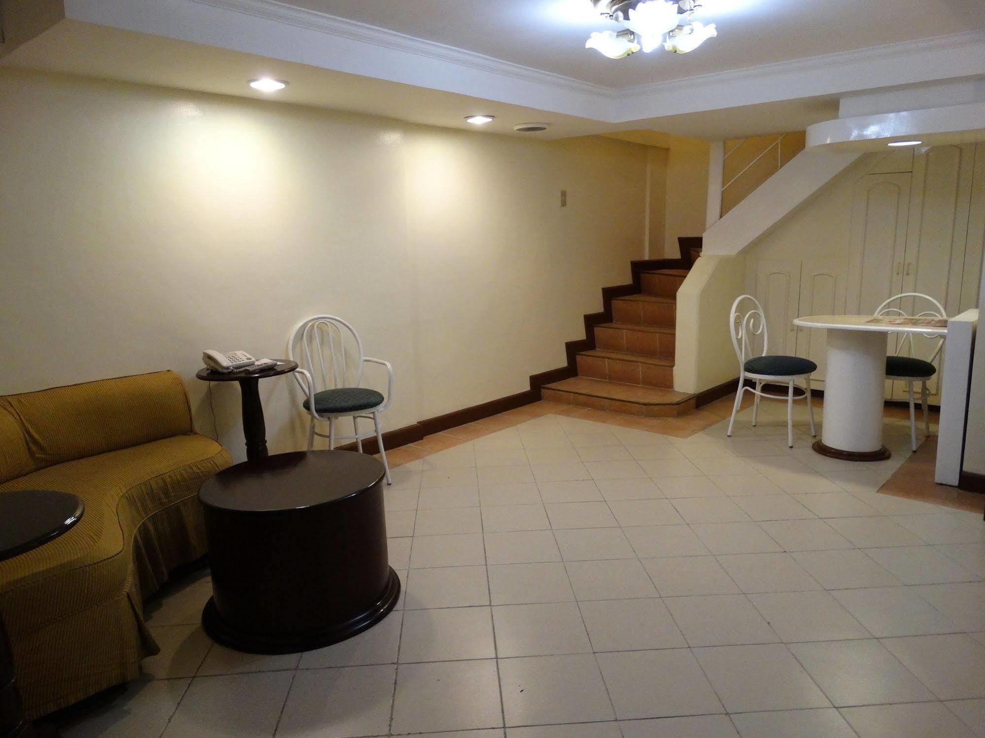 Cherry Blossoms Hotel Манила Экстерьер фото