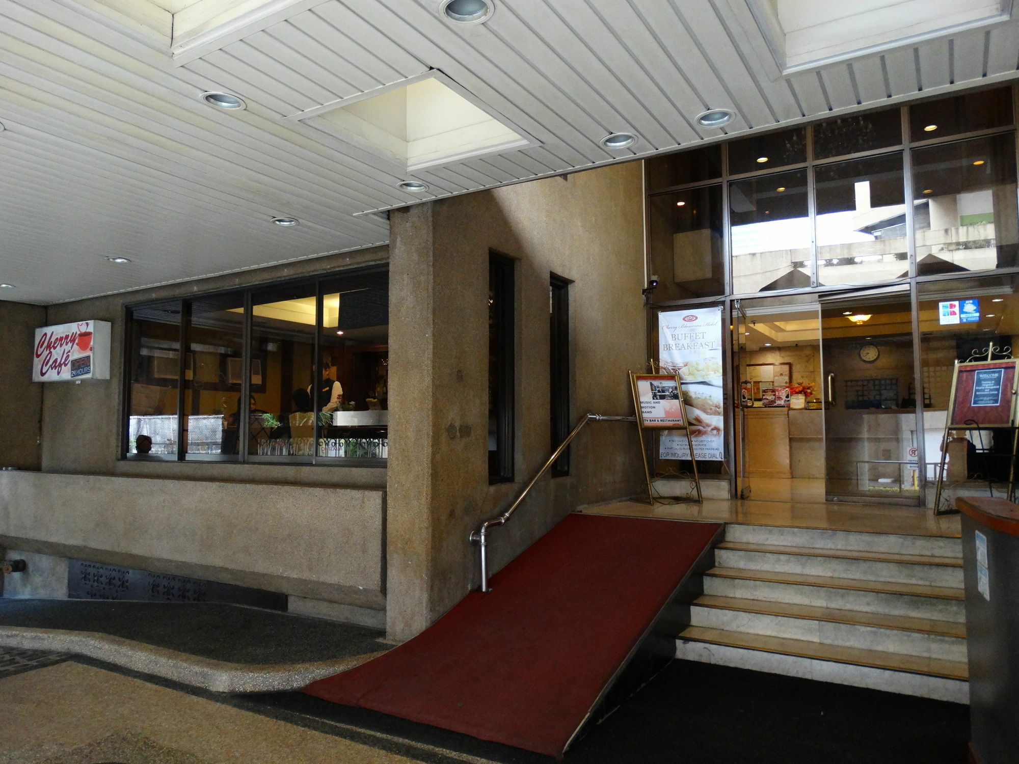 Cherry Blossoms Hotel Манила Экстерьер фото